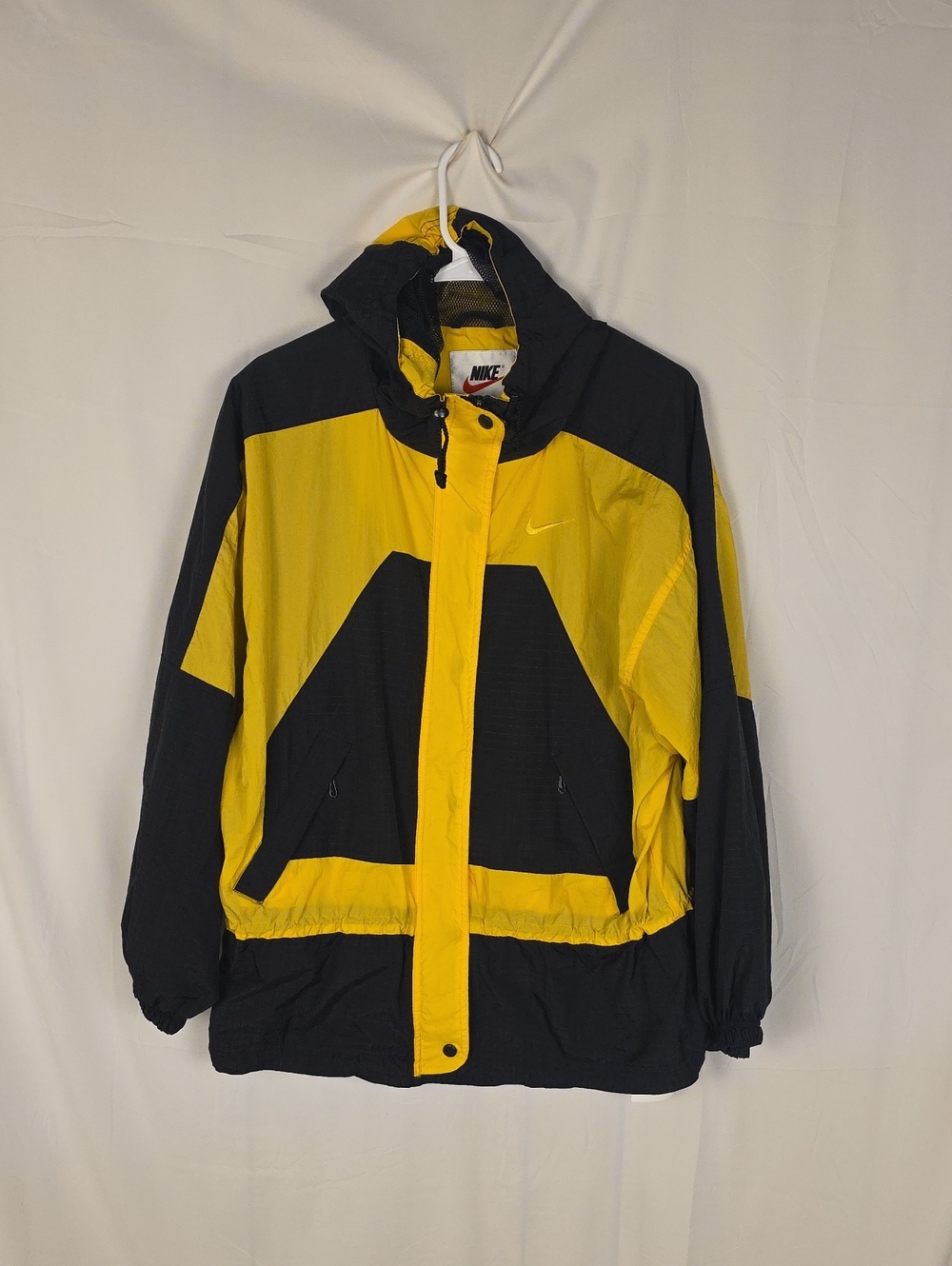 Vintage Nike Men’s Black and Yellow Hooded Windbreaker Jacket